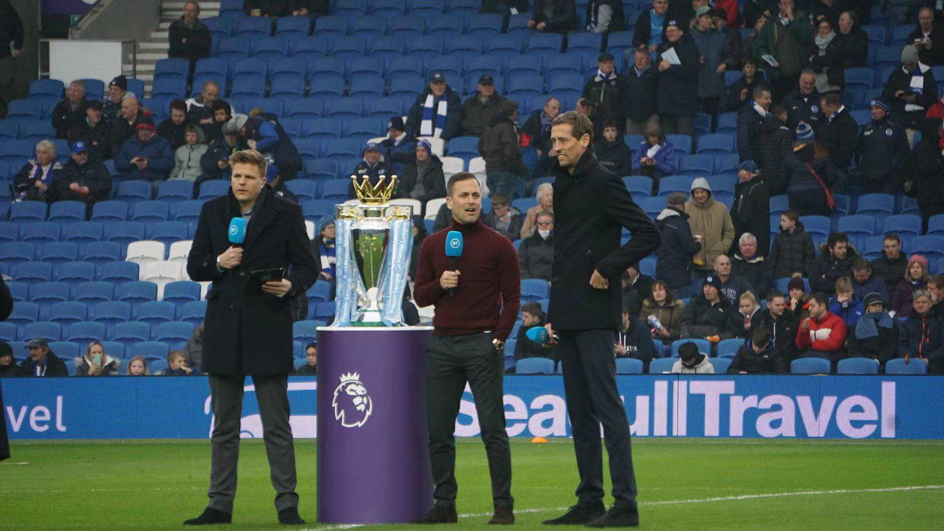 如今面对着 如今面对着